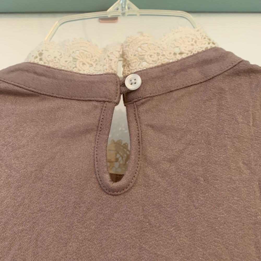 Cold Shoulder - Picture 3 of 5